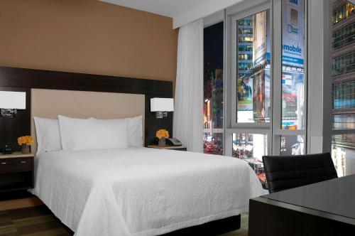 Hilton Garden Inn New York - Times Square Central Image