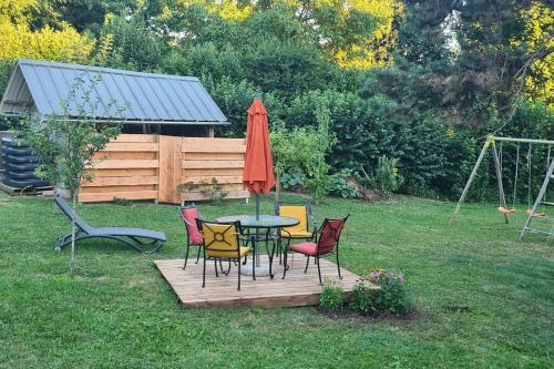 Zahrada ubytování Gîte des Vernet - Loft chaleureux entre lacs et montagnes