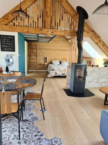 Posezení v ubytování Gîte des Vernet - Loft chaleureux entre lacs et montagnes