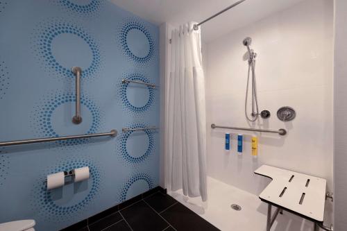 a bathroom with a shower and a toilet at Tru By Hilton Atlanta Galleria Ballpark, GA in Atlanta