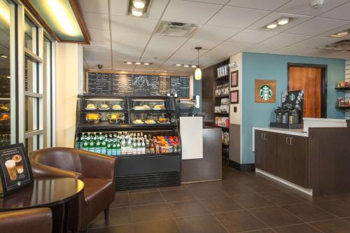 a restaurant with a counter with a lot of drinks at DoubleTree by Hilton Hotel Chattanooga Downtown in Chattanooga