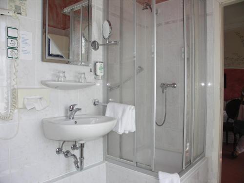 Ванная комната в Hotel Zur Alten Oder- Frankfurt-Oder