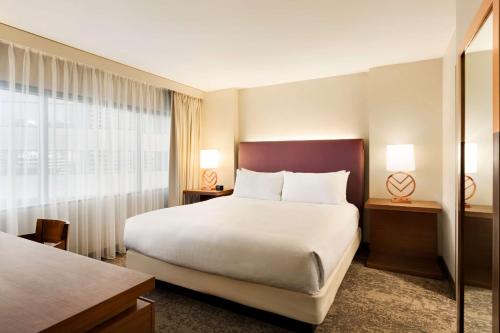 Embassy Suites by Hilton Phoenix Downtown North Image