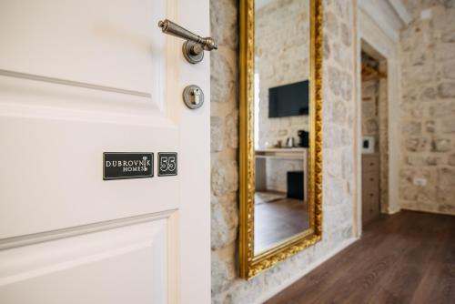 CENTRAL W ROOMS by DuHomes