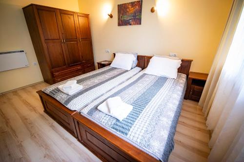 a bedroom with a bed with two towels on it at Gabarite Holiday Village in Apriltsi