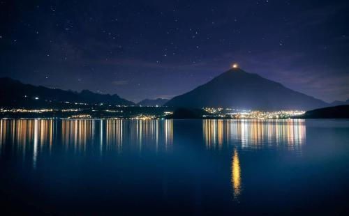 a mountain at night with a view of the water at Ferienwohnung Talhaus in Lauterbrunnen