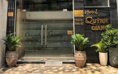 ホーチミン・シティにあるQuynh Giang Hoang Vietの鉢植え二本前店