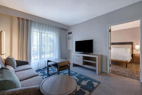 TV a/nebo společenská místnost v ubytování Homewood Suites Lansdale