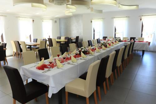 a long table in a room with tables and chairs at Penzion Marie - Žumberk in Žumberk
