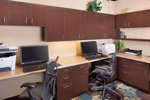 Μια τηλεόραση ή/και κέντρο ψυχαγωγίας στο Hilton Garden Inn Denver Tech Center
