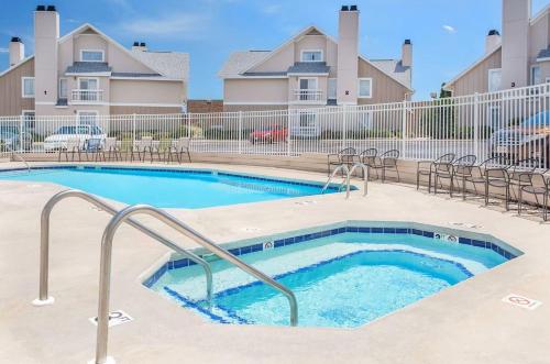 a swimming pool with a slide in a apartment at Hawthorn Extended Stay Hotel by Wyndham-Green Bay in Green Bay