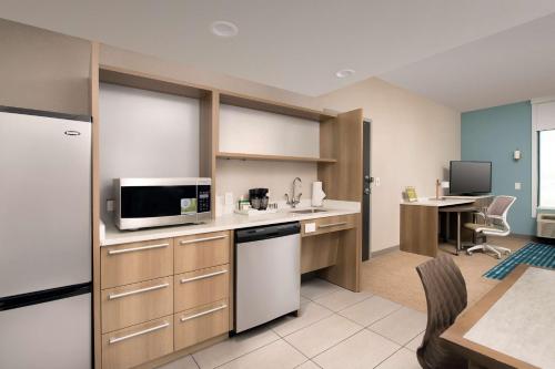 Kuchyň nebo kuchyňský kout v ubytování Home2 Suites By Hilton Murfreesboro