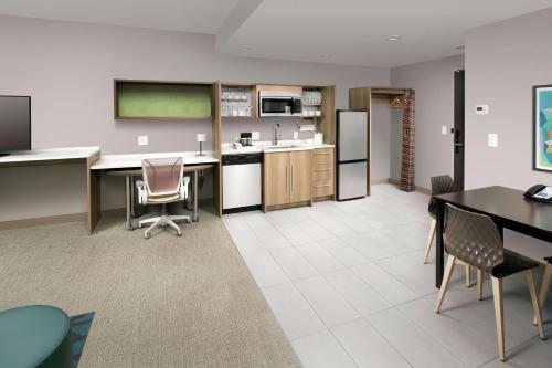 Kuchyň nebo kuchyňský kout v ubytování Home2 Suites By Hilton Murfreesboro