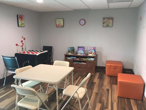 Hampton Inn Sevierville photo 40