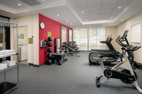 a gym with treadmills and exercise bikes in a room at Home2 Suites By Hilton Columbia Southeast Fort Jackson in Columbia