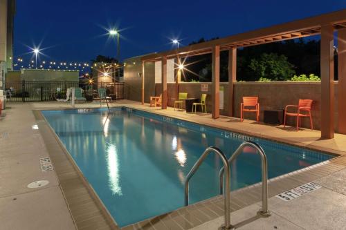 a swimming pool at night with lights at Home2 Suites by Hilton Fayetteville Fort Bragg in Fayetteville
