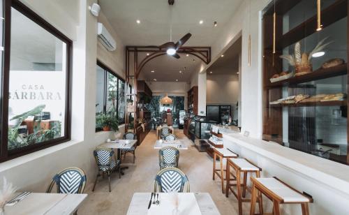 a restaurant with tables and chairs and a bar at Hotel Casa Barbara Holbox in Holbox Island