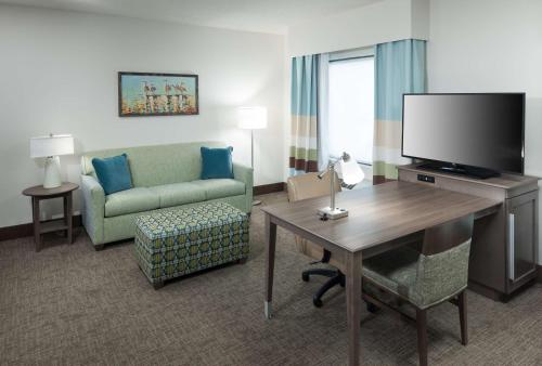TV a/nebo společenská místnost v ubytování Hampton Inn & Suites by Hilton Carolina Beach Oceanfront