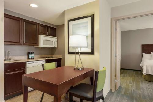 Η κουζίνα ή μικρή κουζίνα στο Homewood Suites by Hilton Macon-North