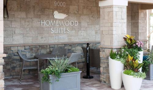 an apple store with a table and chairs and plants at Homewood Suites by Hilton Cape Canaveral-Cocoa Beach in Cape Canaveral