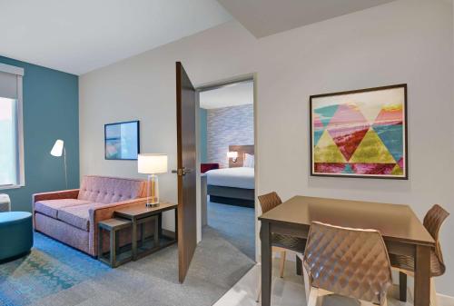 Кровать или кровати в номере Home2 Suites By Hilton Panama City Beach, Fl