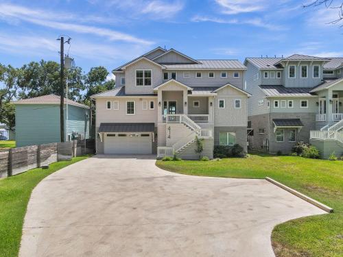a large house with a driveway in front of it at Rolling Waves Haven Concierge Services Available in Kingsland