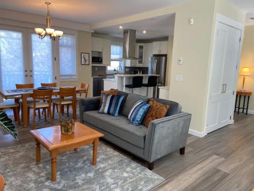 a living room with a couch and a dining room at Windsor Guest House in Vancouver