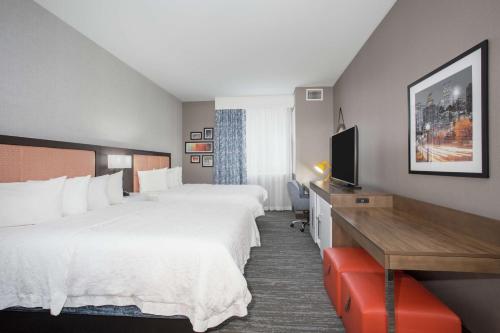 Un ou plusieurs lits dans un hébergement de l'établissement Hampton Inn & Suites Denver-Downtown