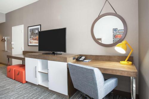 Hampton Inn & Suites Denver-Downtown Image