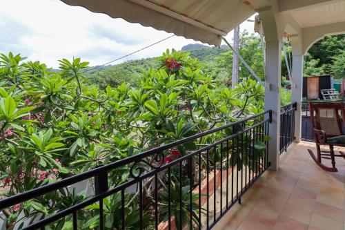 a balcony with a view of the jungle at Villa Bô Soley, côté Plages et Volcan in Le Prêcheur