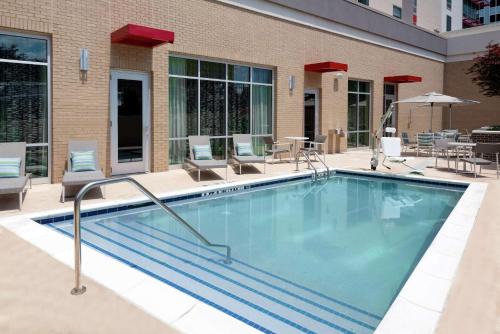 Hampton Inn & Suites Atlanta Buckhead Place Image
