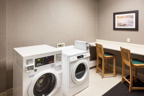 a laundry room with a washing machine and a counter at Hilton Garden Inn Hilton Head in Hilton Head Island