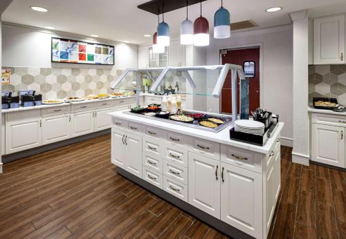 Homewood Suites by Hilton Jacksonville-South/St. Johns Ctr. Image