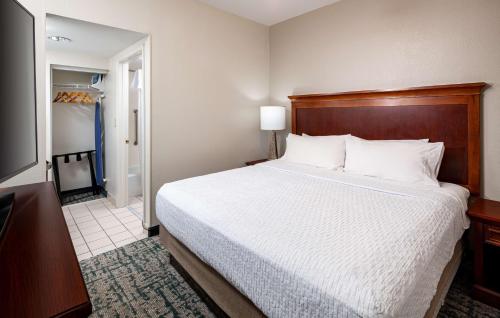 Homewood Suites by Hilton Jacksonville-South/St. Johns Ctr. Image