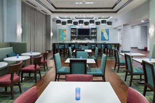 Hampton Inn & Suites Orlando Airport at Gateway Village photo 19