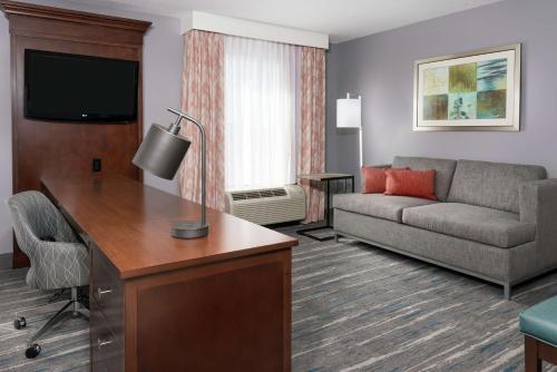 Hampton Inn & Suites Orlando Airport at Gateway Village Image