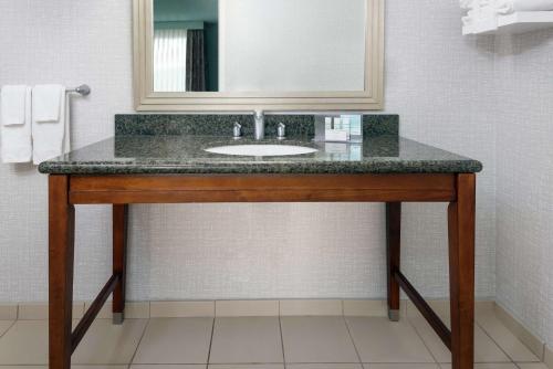 Hampton Inn & Suites Orlando Airport at Gateway Village photo 33