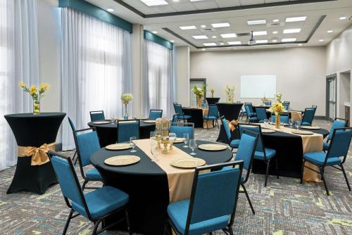 Hampton Inn & Suites Orlando Airport at Gateway Village photo 22