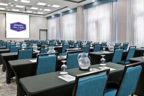 Hampton Inn & Suites Orlando Airport at Gateway Village photo 41