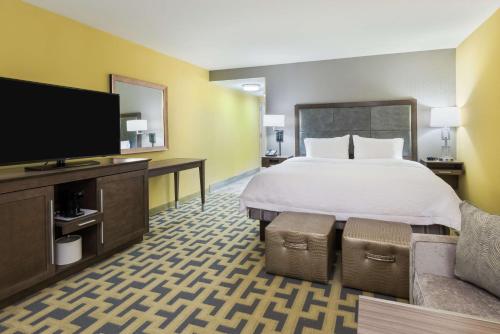 Hampton Inn & Suites Tampa Airport Avion Park Westshore Image
