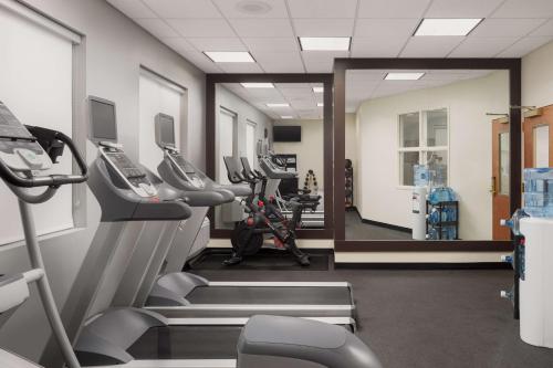 a gym with treadmills and elliptical machines at Homewood Suites by Hilton Knoxville West at Turkey Creek in Knoxville