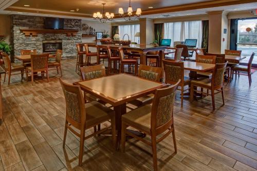 a restaurant with tables and chairs and a fireplace at Hampton Inn Concord/Kannapolis in Kannapolis