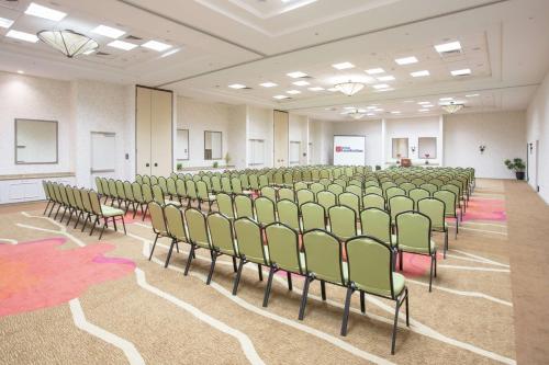 an empty room with chairs and a lecture hall at Hilton Garden Inn Phoenix/Avondale in Avondale