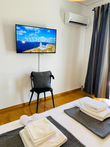 2 BD Top Floor Aprt with Acropolis view