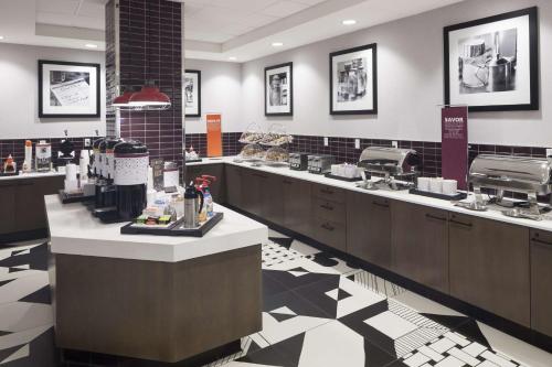 Hampton Inn & Suites Phoenix Downtown Image
