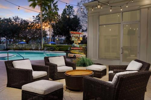 Piscina di Hilton Garden Inn Orlando at SeaWorld o nelle vicinanze