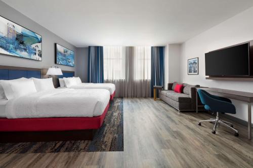 Hampton Inn & Suites Baltimore Inner Harbor Image