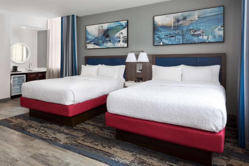 Hampton Inn & Suites Baltimore Inner Harbor Image