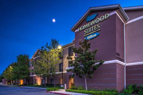 a front view of a hollywood suites hotel at Homewood Suites by Hilton Fresno in Fresno