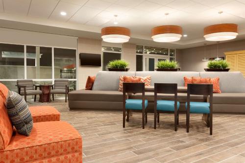 Χώρος καθιστικού στο Home2 Suites By Hilton Mt Pleasant Charleston